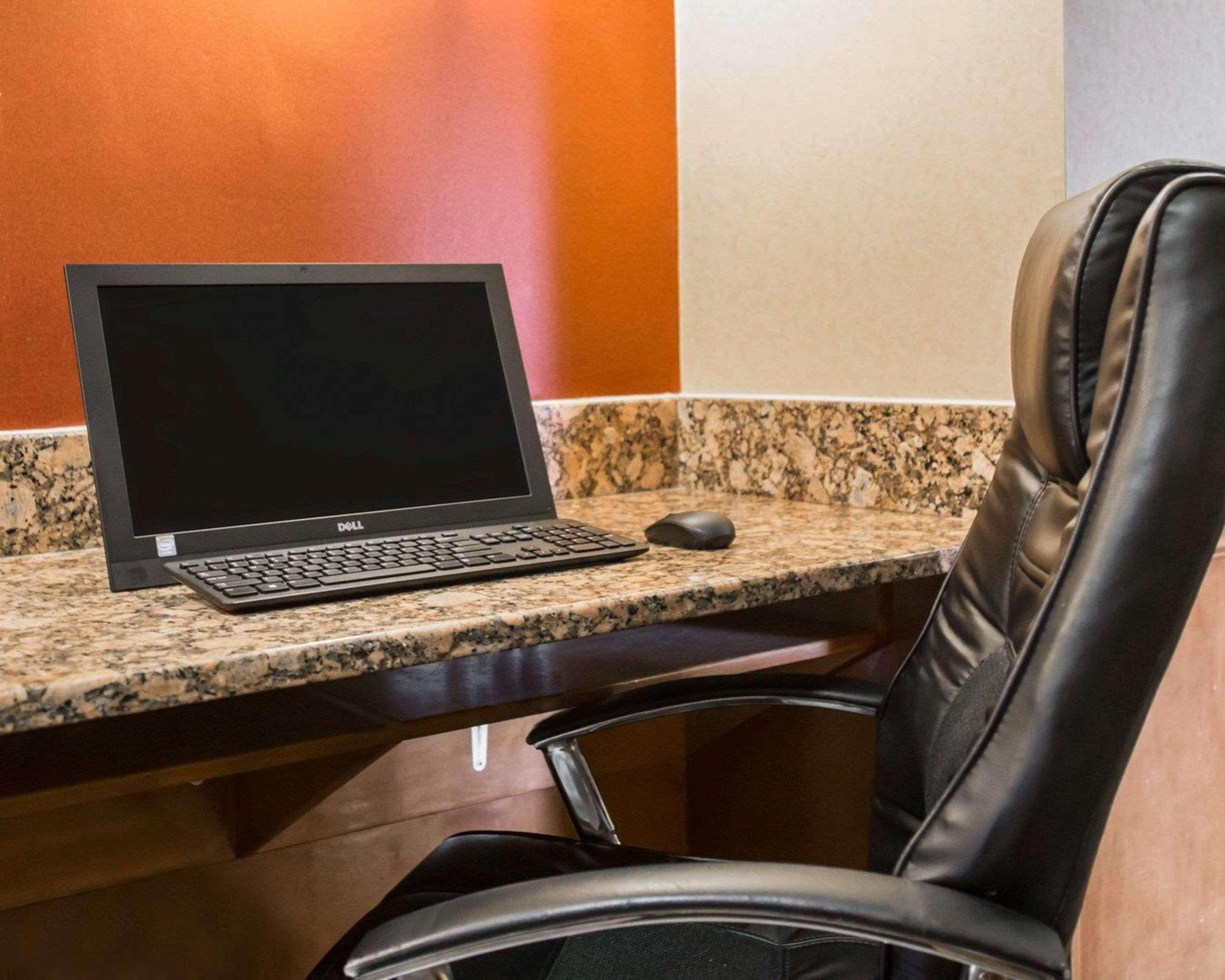 コンフォート イン インターナショナル ドクター Windermere エクステリア 写真